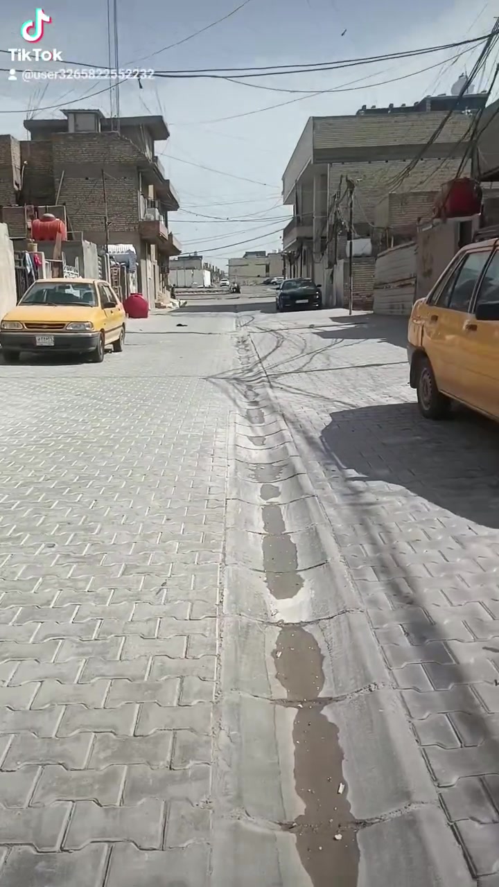 السلام عليكم
بيت 200م للبيع بمنطقة الشعلة حي النور كامل الخدمات ماء مجاري تبليط ومقرنص والبيت يبعد عن شارع العام الخمسة كيلو ٥٠م يتكون من استقبال 8/5 وغرفتين نوم 4/5 ومطبخ حار بارد 4/4 وصالة 7/4 وحمامات عدد 2 ومناور عدد 2 
سنة البناء 2023 وجميع الغرف نظام سبالت 
الاتصال ***********
