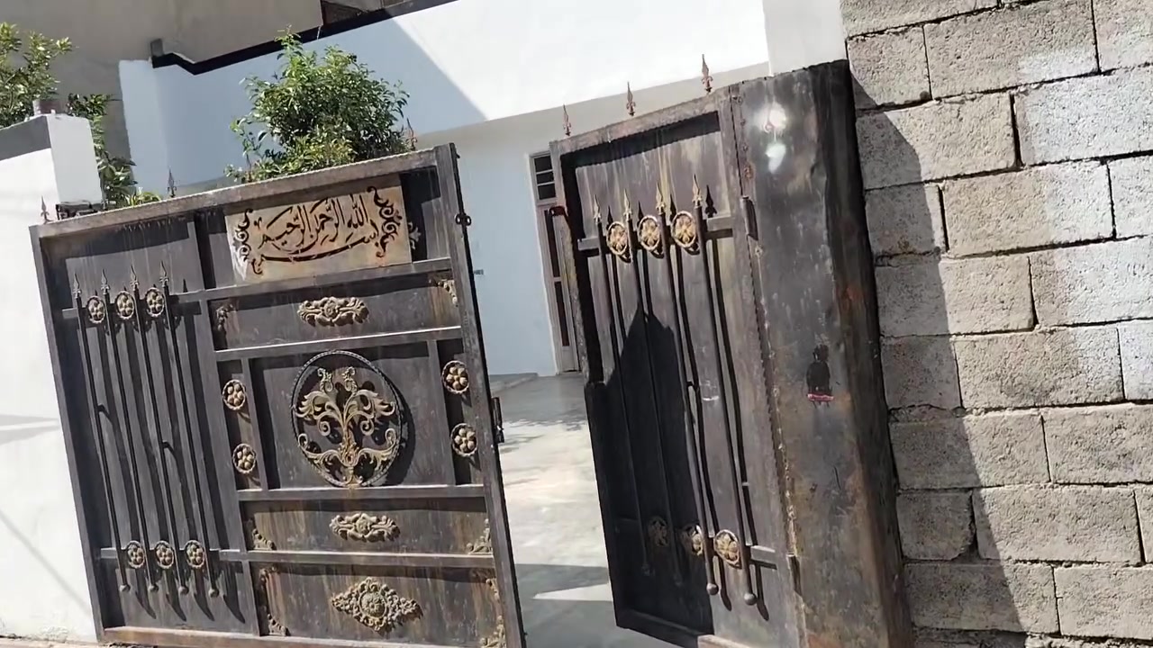 السلام عليكم
بيت للبيع مساحه 200 متر غرفتين نوم وهول واستقبال  مطبخ بارد ومطبخ حار سقف ثانوي السطح اشتايكر
 كل البيت جاهز وحديقة وحوش بيت جاهز ان شاء الله وكلشي موضح بالفيديو
 مكان البيت منطقة 77 الزوراء قرب جامع سيد الأنبياء 
 السعر 70 بي مجال قليل 
رقم الهاتف ***********
