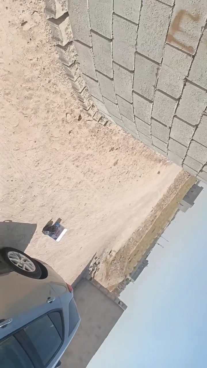 سلام عليكم سياره كوينكس موديل 24 سياره جديده  
مكينه وكير مكفولات حادثها جاملق امامي وربع بنيد سياره على وظع الشركه السعر 185 بيها مجال ***********
