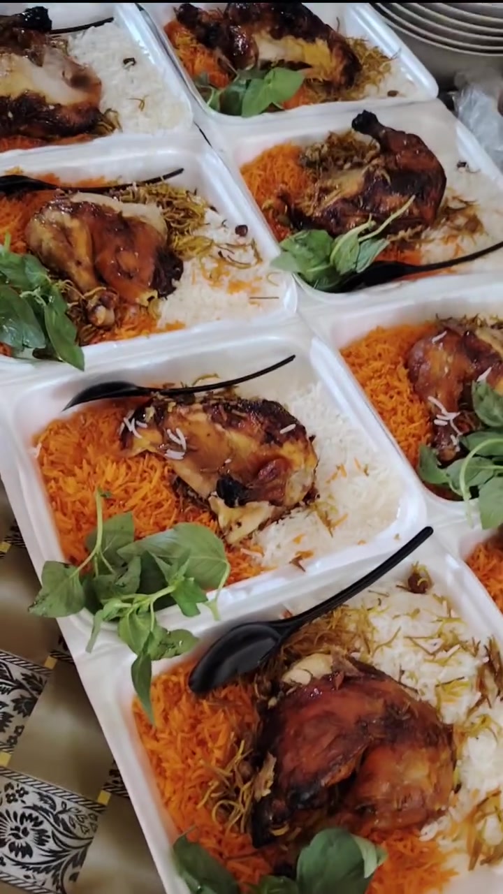 - أهلاً وسهلاً بكم زبائننا الكرام - 

📍 مطعم سيد عبد_الرفاعي 📍
نقدملكم أطيب الأكلات الشرقية
بأسعار مناسبة وجودة تخلّي التجربة تستاهل 🍲🎗️
الريوكات
نفر مخلمة ٢٠٠٠
نفر باقلاء بالدهن الحر والبيض ٢٠٠٠
نفر چلفراي ٢٠٠٠
نفر شوربة ١٥٠٠

الغداء
دجاجة كاملة على التمن ١٦٠٠٠
نص دجاجة على التمن ١١٠٠٠
ربع دجاجة على التمن ٦٠٠٠
دجاجة ناشفة ١١٠٠٠
نص دجاجة ناشفة ٦٠٠٠
ربع دجاجة ناشفة ٣٠٠٠
نفر اجنحة على التشريب ٣٠٠٠
نفر اجنحة على التمن ٤٠٠٠
نفر تمن ومرك ٣٠٠٠ 
📞 توصيل مجاني داخل الولاية فقط 📞 
🍗الدجاج ذبح يومي طازج محشو بالأرز 🎗️

📍الرفاعي شارع المحطة قرب مشتاق الغليمي
📞للتواصل :
واتساب ***********✅
اتصال مباشر *********** - *********** ✅
مطعم سيد عبد.. الأكل الطيب له عنوان واحد 💝🥘
