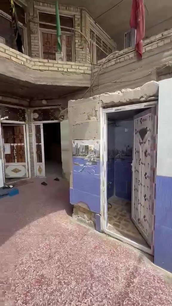 بيت البيع مساحه 144 
ع شارع 60 قطاع ثنين 
لبيت نضيف كلش 
بي 4 غرف نوم فوك وجوه غرفه وحده 
وصاله و استقبال و كراج و هوال 
و خدمات بكل طابق 
لبيت نضيف بمعنى كلامه 
استفسار 
***********

