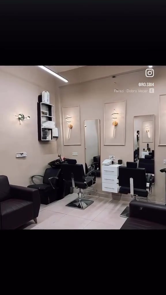 السلام عليكم محل حلاقه كامل  للبيع في شارع الفلاح رقم الهاتف واتساب ***********
