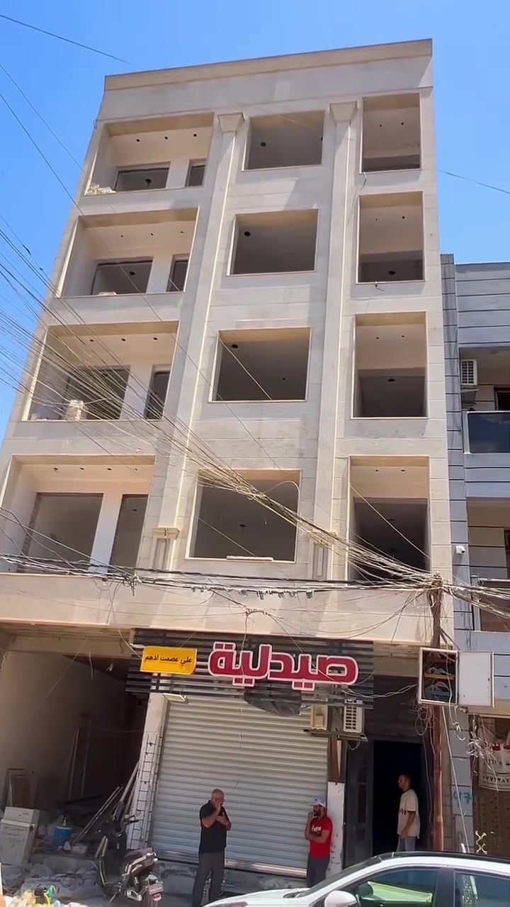 � بناية للبيع – بغداد / الغدير (محلة 706)🔹 المساحة: 265 م²🔹 تتكون من:
▪️ 5 طوابق▪️ 20 شقة سكنية
 كهرباء خصخصة▪️ محلين تجاريين▪️ مصعد 
🆕 البناء جديد (2026) – زيرو، والمتبقي على اكتماله أقل من شهر.
💵 العائد المتوقع: قد يصل إلى 11 مليون دينار عراقي شهريًا.
📞 للحجز والاستفسار: ***********
***********    اغتنم فرصة امتلاك عقار استثماري بمواصفات حديثة وموقع مميز
