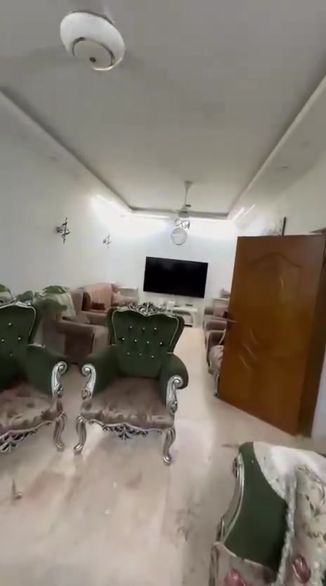 � توقف لحظة… إذا شفت هالإعلان لا تفوّته

🔱 دار للايجار او ( للبيع )  – الجادرية 🐋

📍 خلف فندق كورال بغداد
ضمن أرقى مناطق الجادرية

هاي مو مجرد أرض… هاي فرصة نادرة 👇

📏 المساحة: 175م²
📌 الواجهة: 7.50م
📐 النزال: 20 م

📌طابو مللك صرف ( بسم شخص واحد ) تحويل مباشر 

⭕️ موقع راقي وهادئ
⭕️ قريب من كل الخدمات
⭕️ مناسب سكن أو استثمار
⭕️ مناطق بهيج موقع أسعارها تصعد بسرعة
⭕️ يحتوي على 5 غرف نوم
⭕️صالة حجم كبير
⭕️ مطبخ

🚨 القرار الصح بهيج أماكن ما ينتظر

💰 السعر: اكتب (تم) بالتعليقات وخلي التفاصيل توصلك فوراً 🔥

📞 للاستفسار
***********
📲 يوجد واتساب

🟩 نستقبل جميع العروض والطلبات العقارية
🟩 تصوير احترافي وترويج

#بغداد #الجادرية #عقارات_بغداد #اراضي_للبيع #استثمار_عقاري المنصور الكرادة الكرخ الرصافة عقارات_سكاي
