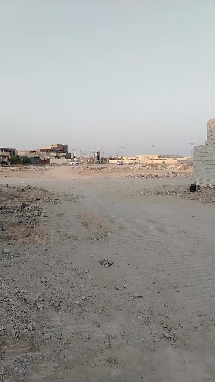 قطعه للبيع حي الفرات ١٥٠ متر طابو صرف
بيها رباط ارضي يتكون من ٢ غرفة نوم وصاله ومطبخ واستقبال متوفر فيها خدمات

قرب ساحه التشابيه والمدرسة العراقيه

بينها وبين العابرات ساحه خضراء
