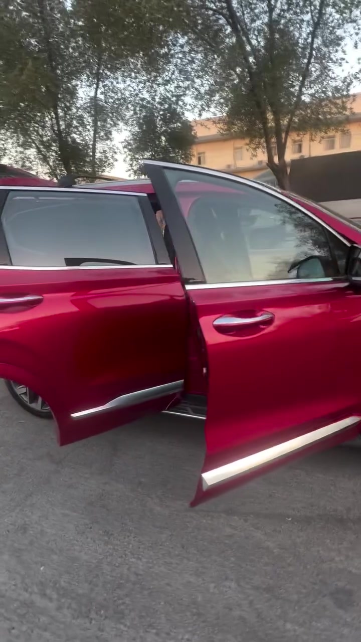 السلام عليكم
� للبيع Hyundai Santa Fe 2023 Calligraphy AWD

سنتافيه 2023 – أعلى فئة Calligraphy 

  🇺🇸 وارد أمريكي

ألون احمر(دم الغزال) ما بيها قطعه مصبوغه!

السياره بيها حادث اليكدام

فول مواصفات 

* محرك 2.5 تيربو

* 4 سلندر

* قوة 281 حصان

* قير 8 سرعات DCT

* دفع رباعي AWD – HTRAC

* جنوط 20 إنچ

* فتحة سقف بانوراما

* جلد Nappa فاخر

* مقاعد أمامية تبريد + تدفئة

* مقاعد خلفية تدفئة

* دركسون مدفأ

* شاشة وسطية 10.25 إنچ

* شاشة عدادات رقمية 12.3 إنچ

* Head-Up Display

* نظام صوت Harman Kardon

* كاميرا 360°

* كاميرا النقطة العمياء

* مثبت سرعة متكيف

* تحذير ومساعدة المسار

* فرملة طوارئ

* حساسات أمامية وخلفية

* تشغيل عن بُعد

* باب خلفي كهربائي

* إضاءة داخلية Ambient

* سقف داخلي Suede 

تشغيل عن بعد 

وتحريك السياره عن بعد

بيها أربع انضمه للقياده من ضمنها sport

وبيها بردات قطعتين  

ماشيه 38 الف

رقم إنجليزي 

السعر: شدتين واربعين

للتواصل والاستفسار واتساب***********
