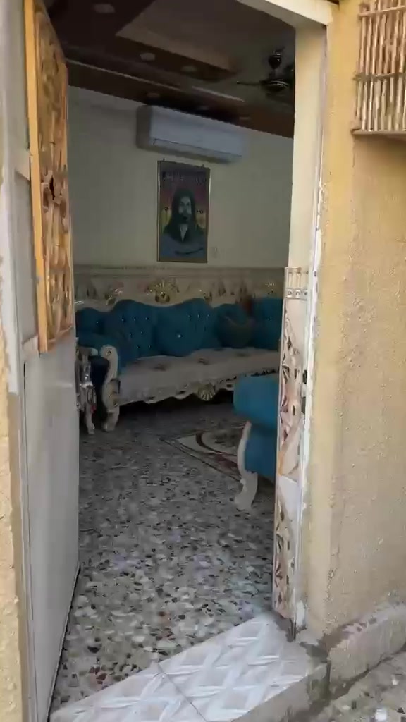 سلام عليكم بيت مساحته ١١٠ متر ركن بالسده بشارع الحسينية أهل البيت قرب مولدة ابو عمر شارع عريض
رقم ‭***********‬
