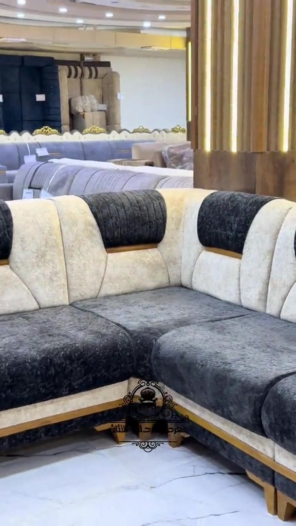 

نص مكتوب في الصور:
- معرض الرحالي للأثاث FURNITURE