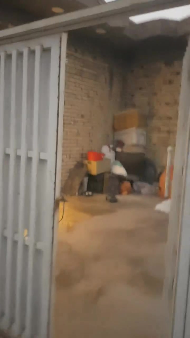 العماره المدثره • بيت للبيع • ٢٠٠م','صب كونكريت','طابوق','ركن