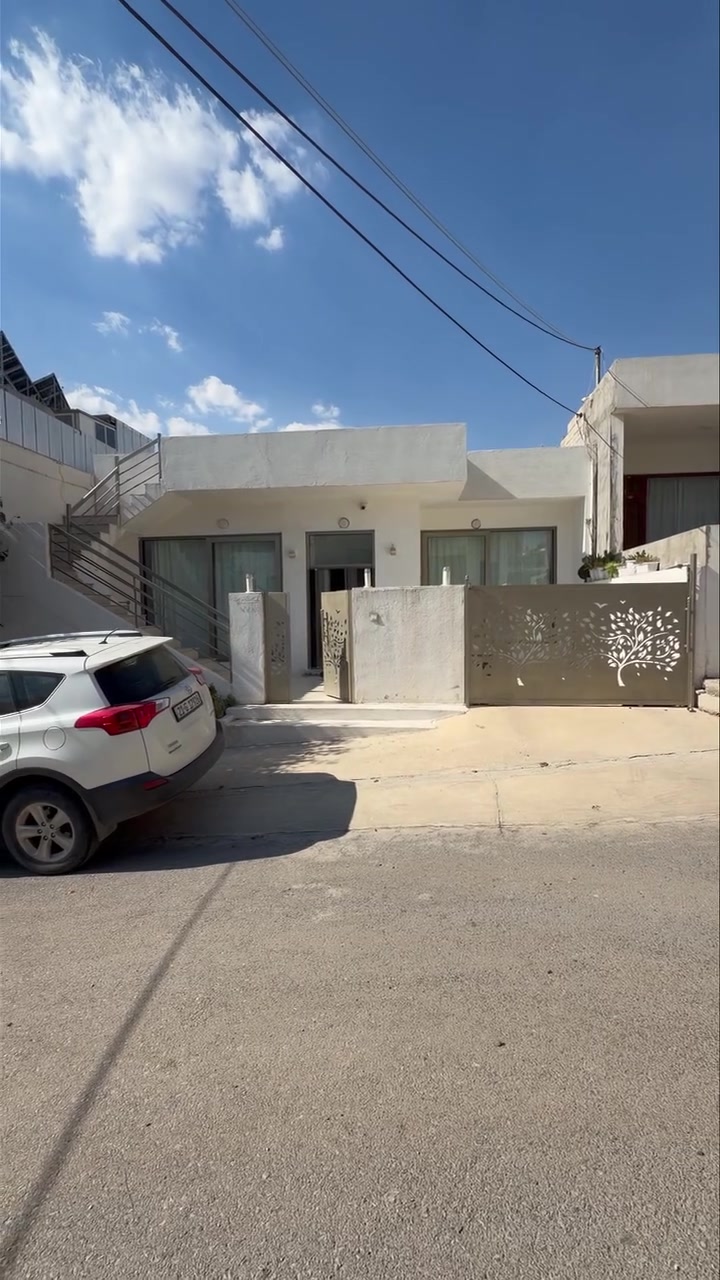 منزل للبيع • قريب حديقة • ٣ غرف