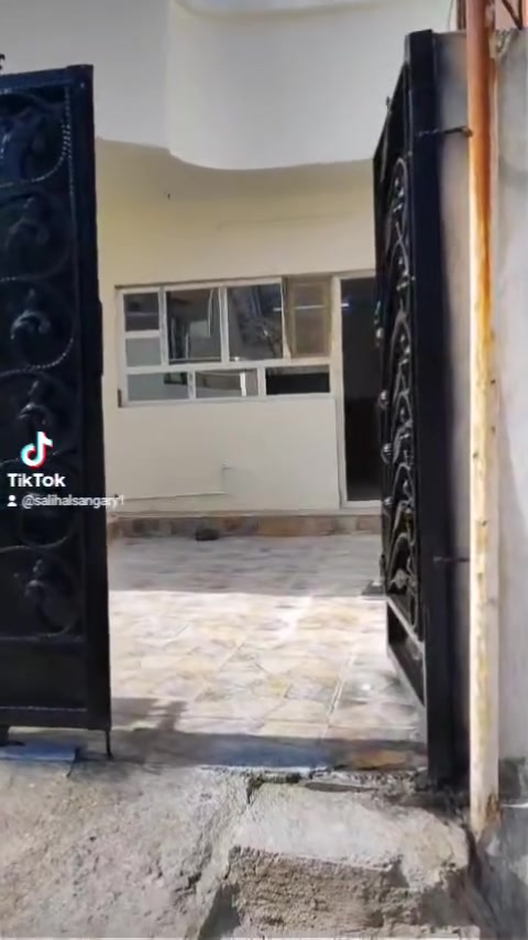 🔥 إعلان رقم (2334) 
دار بلدية للبيع في حي الواسطي 🏠

📍 الموقع: حي الواسطي – خلف صيدلية الهدى، قرب جامع خليل الرحمن
📐 المساحة: 150م²
🏠 البناء: طابق واحد
💰 السعر: خاص

✨ فرصة مناسبة للسكن والاستثمار في موقع مميز.

📞 للاستفسار والاتصال:
***********
***********
***********

📍 عنوان المكتب:
مكتب هبة للعقارات في كركوك
سايدين المواد الغذائية – حي الواسطي
قرب مول حجي زياد ومقابل صيدلية ضحى عدنان

🏡 نستقبل جميع عروضكم السكنية والتجارية في كركوك

#دار_للبيع #عقارات_كركوك #حي_الواسطي #دار_بلدية #مكتب_هبة_للعقارات #كركوك #عقارات
