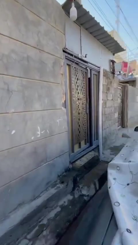 سلام عليكم ورحمة الله مشتمل للبيع مساحه 65متر
يحتوي على حمام مشترك خارجي واستقبال وصاله ومطبخ وغرفتين بطابق الثاني وحده كامله والثانيه هيكل مكان المشتمل حي العامل سوق الاخير خلف مول الباقر للاستفسار الاتصال *********** 
او واتساب 
***********
