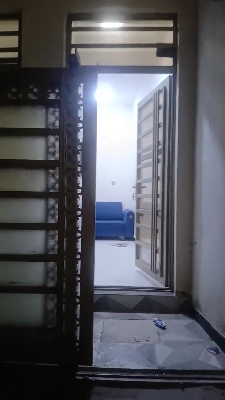 بيت للاجار طابق ارضي
١٠٠م 
غرفة نوم 
استقبال 
مطبخ خدمات 
قرب كلية الهادي ***********
