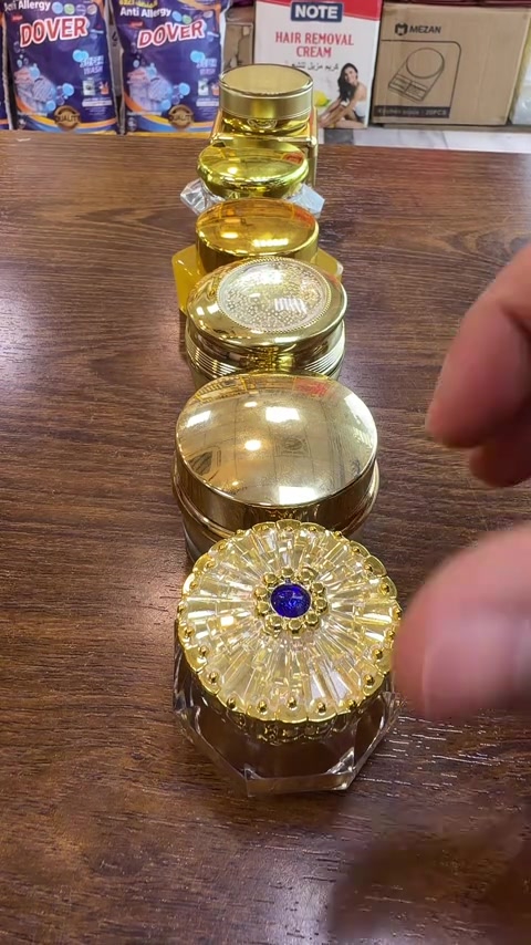🌸 تسوين مخمريّة؟ خلي العلبة علينا! 🌸 كل وحدة تشتغل مخمريّة وتريد تطلع منتجها بشكل مرتب وأنيق 💕 علب المخمريّة متوفرة في مكتب تفاحة وبأحجام وأشكال مختلفة ✨ 📦 اختاري العلبة اللي تناسب منتجج 💎 شكل أنيق يبرز المخمريّة 🧴 قياسات متعددة 🚚 توصيل لجميع محافظات العراق وإذا بعدج ببداية مشروعج، مكتب تفاحة يوفر لج المواد والعلب والتعليم داخل المكتب 🌟 📍 بغداد – باب المعظم – تقاطع الصرافية – قرب جسر الحديد مخمريّتج من إيدج… والعلبة من مكتب تفاحة ❤️
