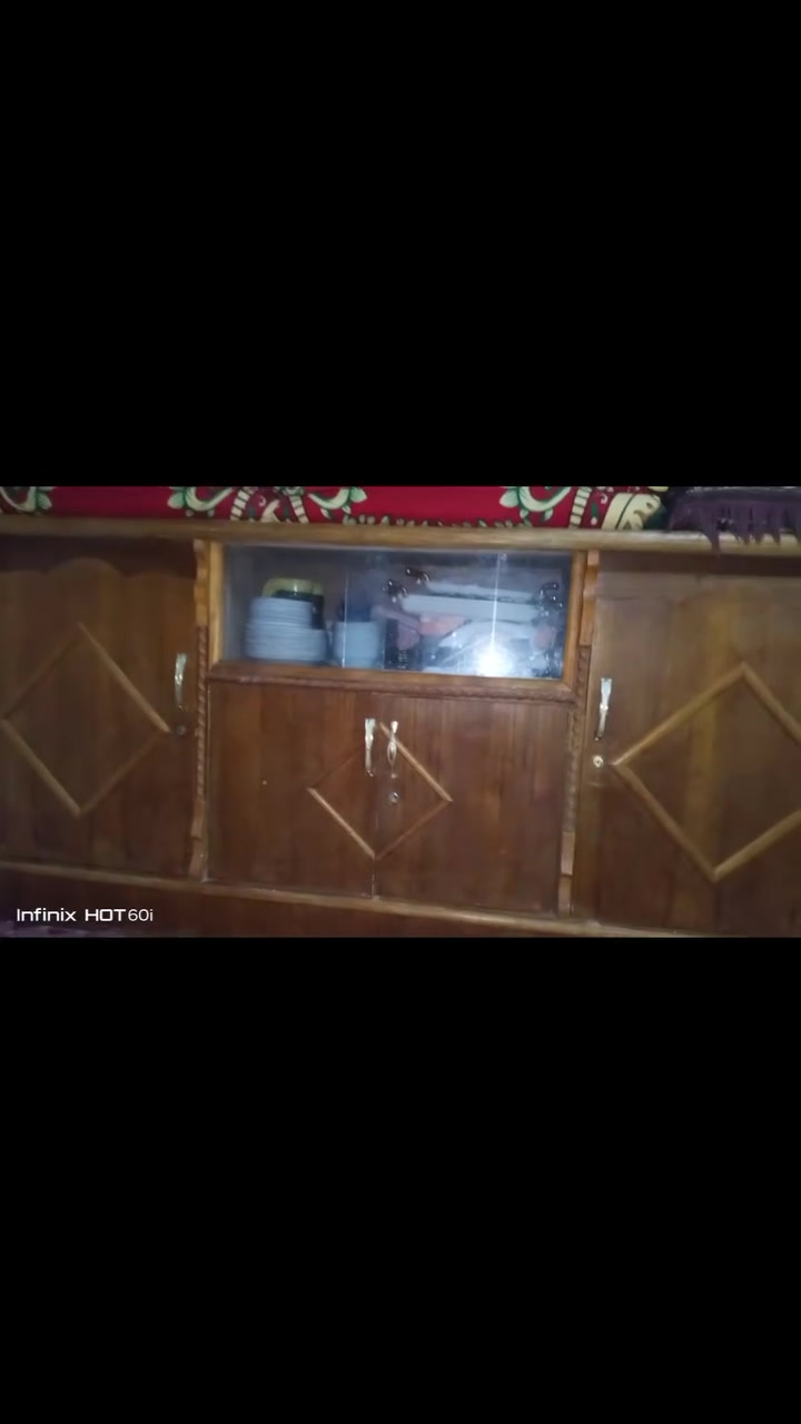 سلام عليكم يوجد دولاب لبيع ب 80 وبيه مجال البيع سريع
