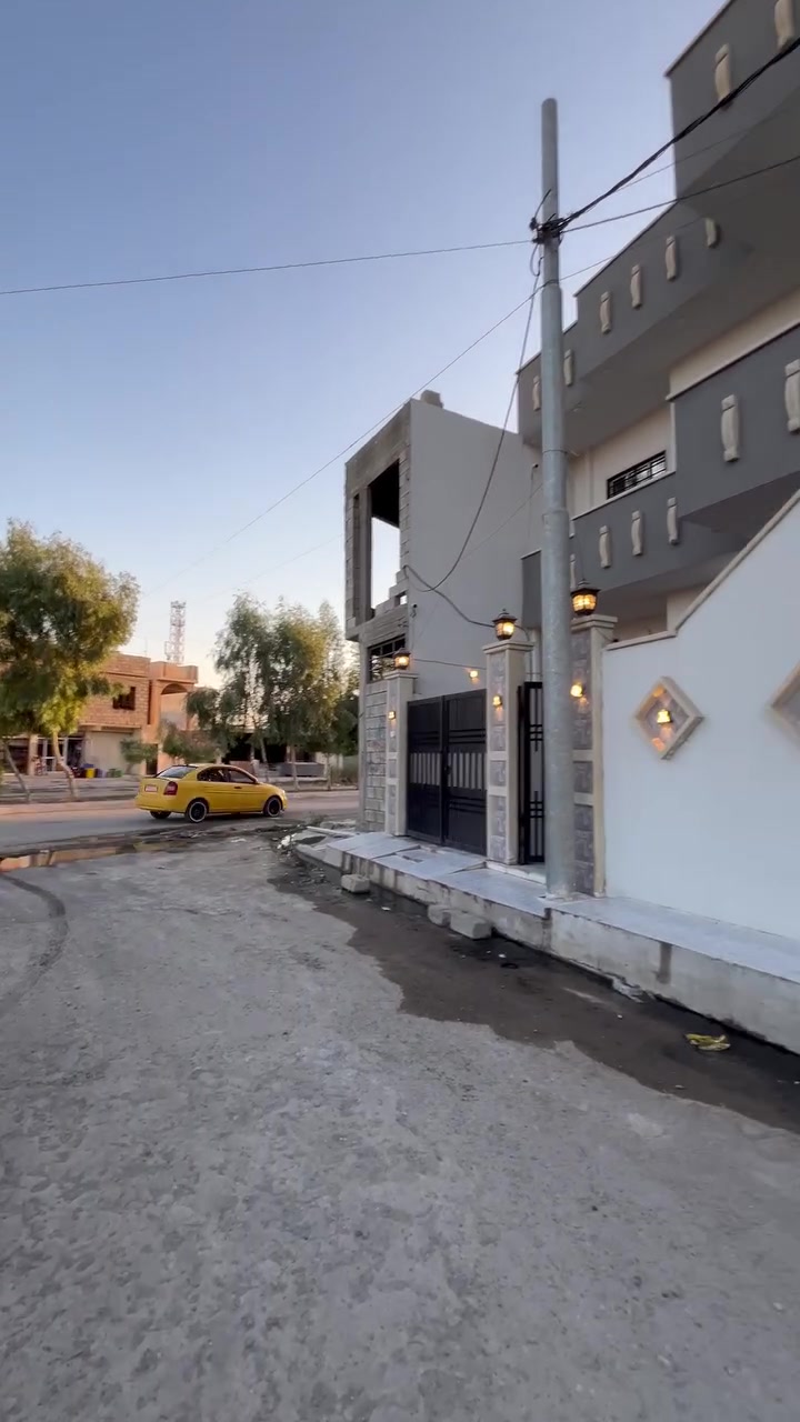 السلام عليكم
دار للبيع بسعر مناسب جدا 
موقع الدار حي سومر ع سايدين منطقه 112 مباشر مقابل الدار حديقه وسايدين 
المساحه 130 متر واقع حال بل سند 100 متر 
واجه 10 متر النزال 13 متر 
الدار طابقين يتكون اربع غرف نوم وهولين استقبال ومطبخ وصحيات 
والدار بي درايج خارجيه 
بناء الدار 2025 حديث 
ملك صرف سند طابو الزهور
مواصفات الدار جبسن بورد وسيراميك وسقوف ثانويه وابواب تركي 
السعر 105 وبي مجال بسيط 

 للاستفسار او مراجعه مكتب المهند لتجاره العقارات 
عنوان المكتب في حي سومر قرب التقاطع الثاني 
او الاتصال ع الارقام التاليه 
***********مهند 
***********مهند
