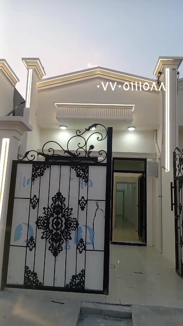 سلام عليكم دار زراعي ١٠٠متر للبيع حي بدر فرع ماركت معتز نظام دكت وسقف مغربي البيت بعده صفر السعر ٣٨ مليون وبيه مجال للاستفسار ***********
