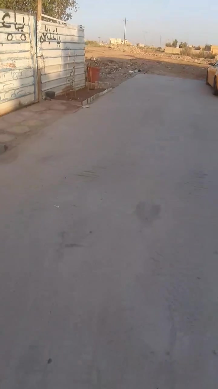 السلام عليكم بيت زراعي للبيع منطقه دور الزراعه مقابيل ال نياز فرع محطه الكوثر مقابيل نهر الوفاء  بي وصل تطويب المساحه ٢٠٠ متر مع فضله مسوينها كراج ٢٠٠ متر قاطين القاط الئول بي غرفتين وصاله كبيره وديوانيه ومطبخ ومنور الطابق الثاني بي غرفتين بس بعده ما كامل للاستفسار ***********
