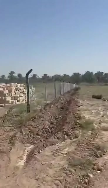السلام عليكم 
للبيع دونم سند ٢٥ واجهه ٢٠م و مزود باجازة بناء تحويل مباشر باسم المشتري الموقع صخريجة قرب مقبرة العبادي مكانه مباشر عالتبليط للاستفسار الاتصال على ***********
