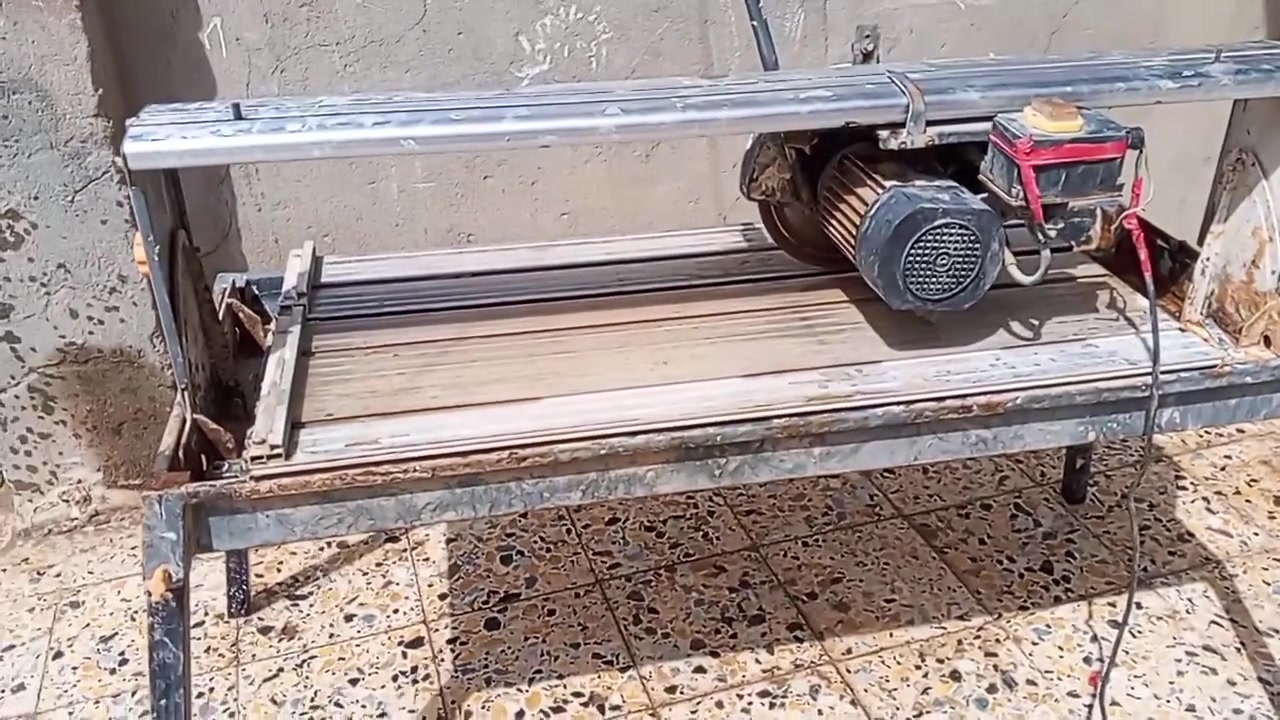قاطعة مرمر بورسلين مستعمله تقطع طول متر وعشرة نظيفة للاستفسار الاتصال على ***********
