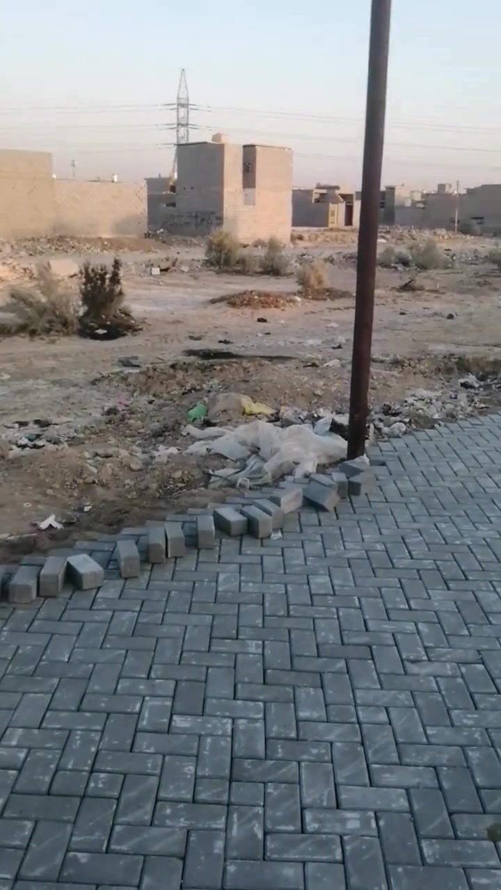 سلام عليكم ورحمة أرض للبيع المساحه 100 متر مربعه 10 ب10مجاور المولد مال اثير مي مجاري كهرباء انترنت معروضه عند مكتب الاخوين بداره ابو ماجد الزيداوي الاستفسار علئ رقم الهاتف ***********
