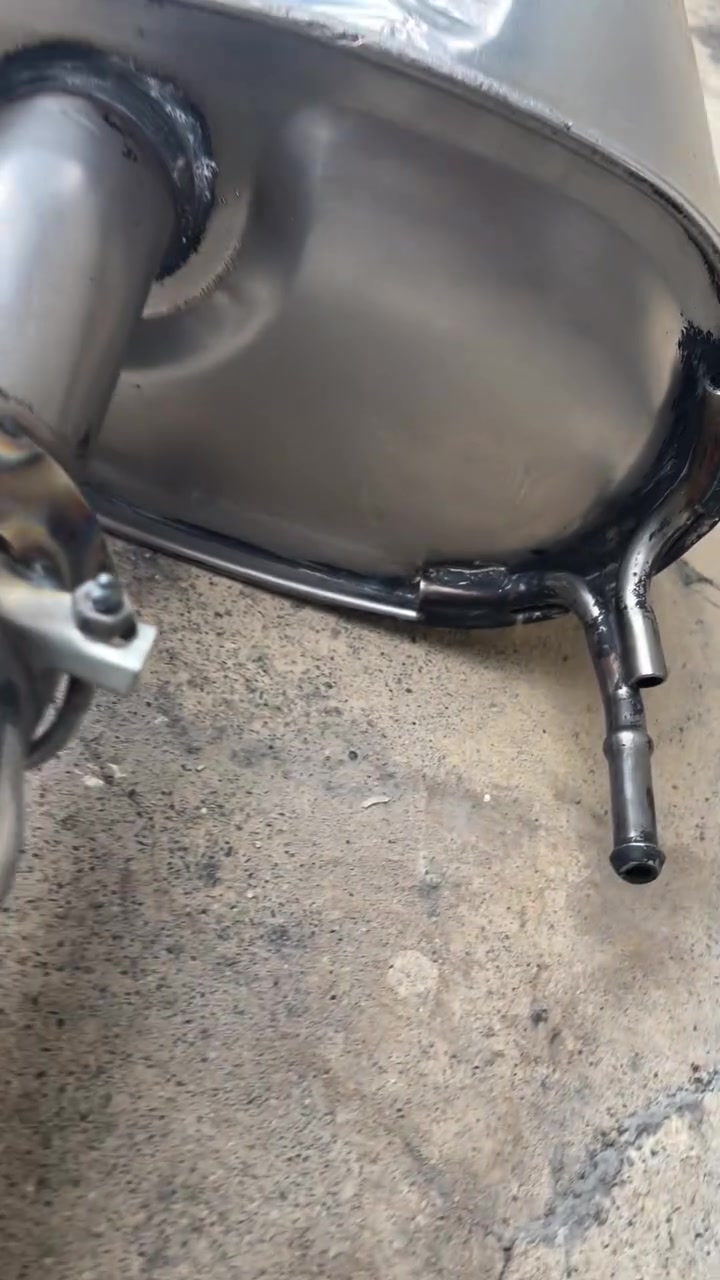ساڵۆنسای بیلادی بۆفرۆشتن لۆک بێ کێشە بەس دەمە ساڵۆنساکانی ٤٠ هەزاری پێدراوە
***********
