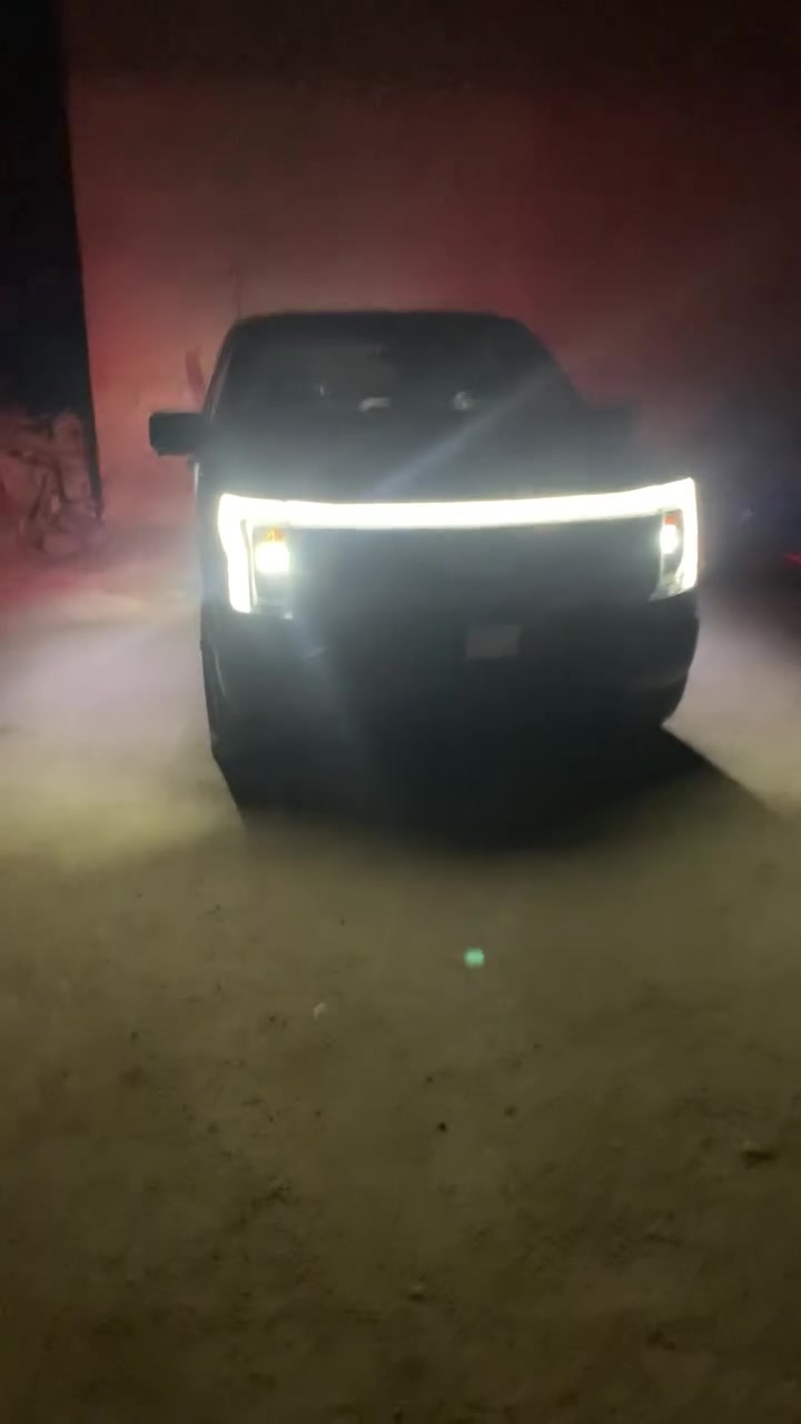 شاحنة • بدون تفاصيل