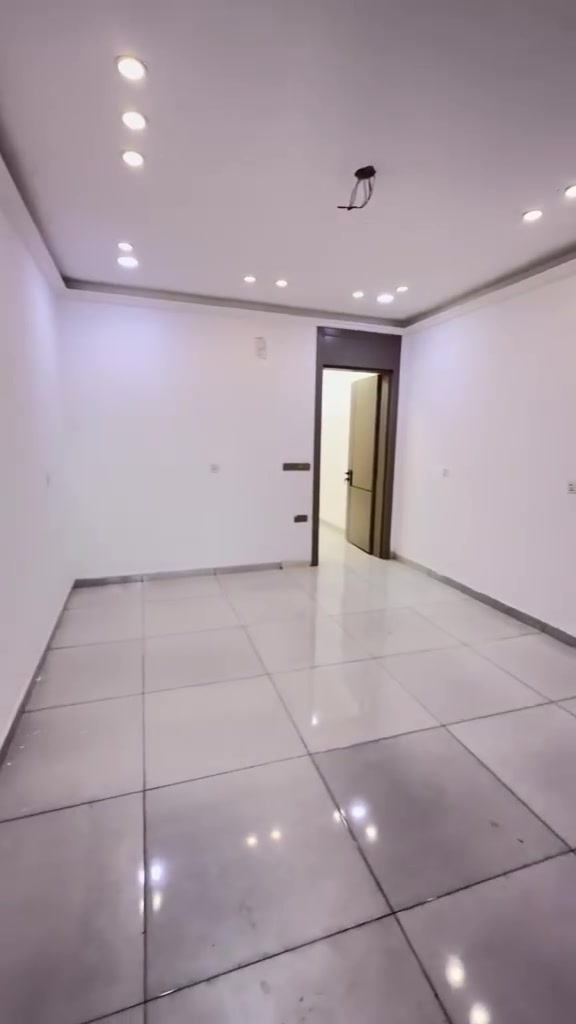 شقه طابق ارضي للايجار
تحتوي على غرفه صاله خدمات 
العنوان المنصور دور السود 
الاتصال ***********
