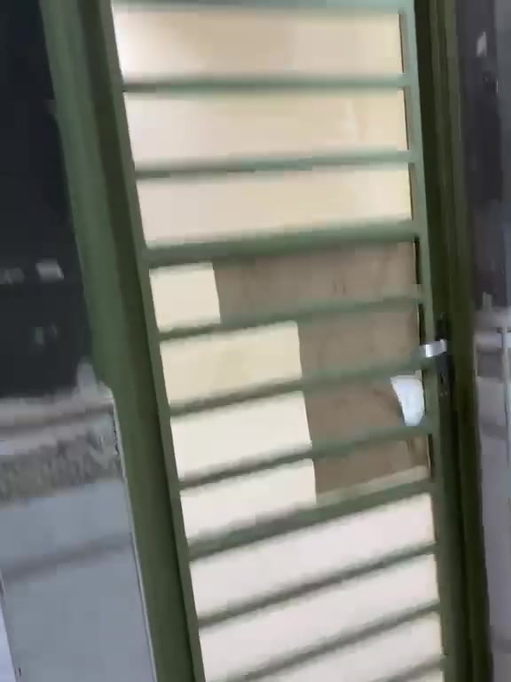 بيت للايجار
منطقة الامن الداخلي دور الشرطة
مساحة 100 طابق واحد
غرفة وصاله ومطبخ واستقبال وصحيات داخليه وخارجية وطارمة 
ماطور وتانكي ماء حلو وكيزر وراوتر نت
منطقة هدوء وقريبه
ايجاره 550
مطلوب عائلة صغيرة 
للاستفسار ***********
