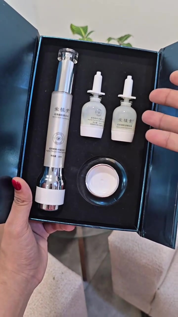 ✨ ودّعي مظهر التعب تحت العين 👀
Achce Retinolessence Eye Essence 🤍
إيسنس مخصص لمنطقة تحت العين، يساعد على تحسين مظهر الخطوط الرفيعة ويخلي البشرة تبين أنعم وأكثر حيوية مع الاستمرار ✨
🌙 مثالي لروتين العناية الليلي
💧 قوام خفيف وسهل التطبيق
👀 عناية مركزة لمنطقة تحت العين
💰 السعر: 30 فقط
📲 للطلب واتساب: ***********
🚚 توصيل مجاني لكل العراق 🇮🇶
 #عنايه
