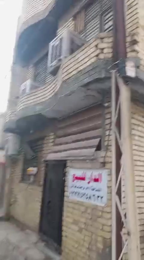 سلام عليكم الدار لبيع مساحه 75م واجهه 6ونص نزال 12ونص البيت ركن كامل مابي اي انقص بناء سنه 2023البيت جاهز الطابق اول استقبال مطبخ حولي وغرفه نوم وطرمه وصحيات الطابق ثاني ثلاث غرف نوم مع صحيات وغرفه مخزن وسطحين البيت جاهز العنوان الخطيب الزراعي نهايه شارع تلبيط قرب مربع بيت ثويني الذهبي لي يحب يتواصل ع البيت ع رقم بي فقط وتساب ***********تحياتي للجميع فقط وتساب انا مكلف بل نشر
