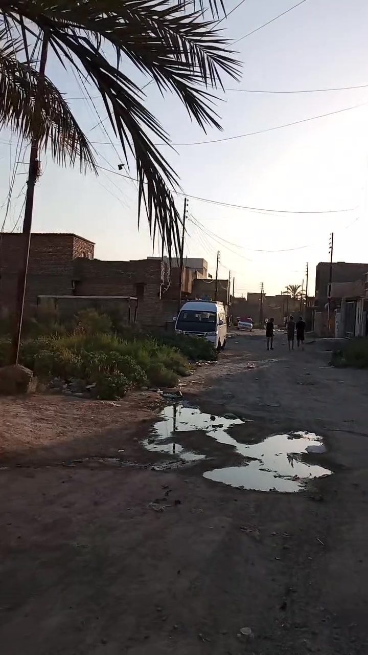 السلام عليكم بيت للبيع في شارع السوداني مساحته 100م الاتصال الرقم ***********
