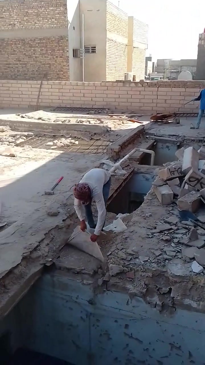السلام عليكم نعمل بالتفليش البيوت القديمه والترميم ***********
