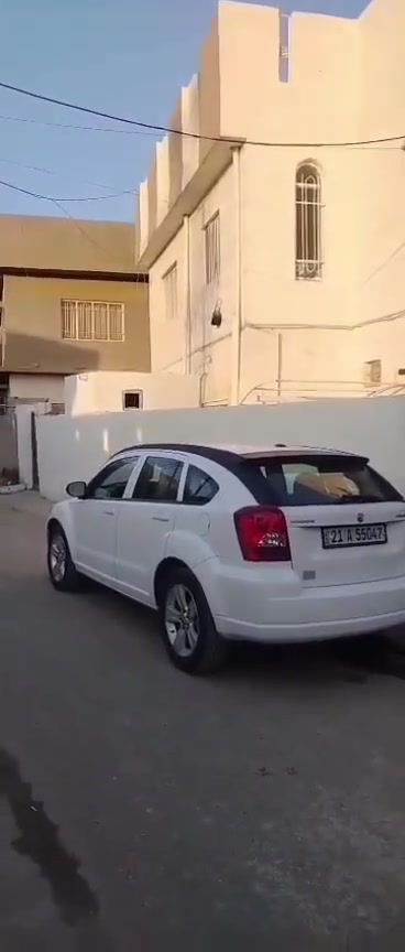 مشتمل حي السكك قرب جامع النور شارع تبليط وخدمات واقع حال ١٤٠متر  بالسند ١٢٧ م مشتمل محدث حديثا الطابق الاول هول واستقبال وصحيات الطابق الثاني غرفتين غرفه سويت والسطح شتايكر منطقه راقيه لاتصال 
***********
