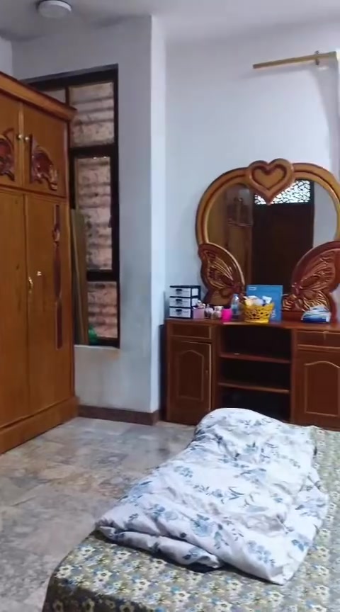 السلام عليكم عندي غرفه  اخشاب لبيع السعر 300 الف 
***********
