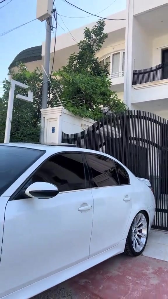 ليفان A60 • عليها كتاب • تظليل ٨٠٪