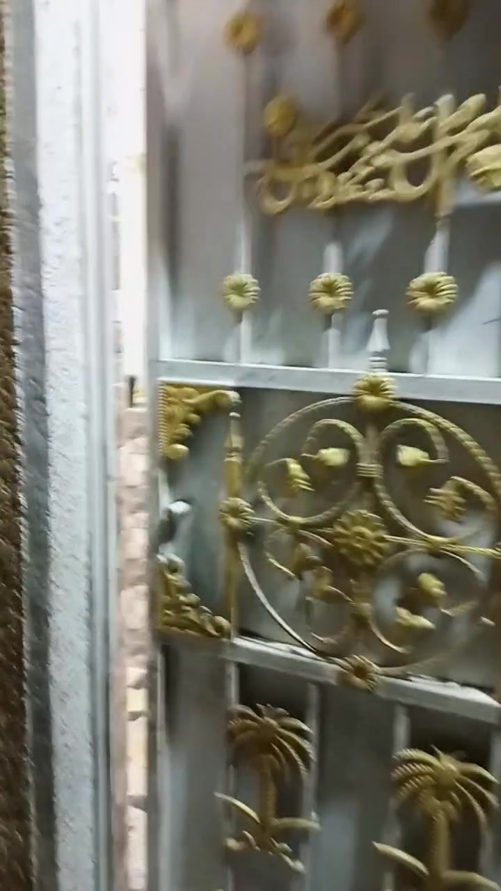 بيت للبيع مدينه الصدر قيار قطاع 16 المساحه 77 متر بالسند موجوده مسجله 77 متر باسم شخص واحد***********

