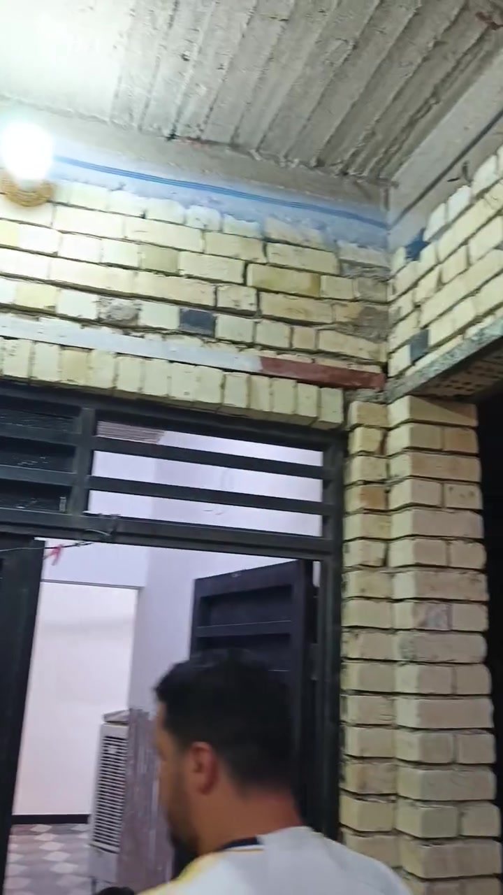 سلام عليكم بيت لبيع مساحه 100 متر مكان سايدن. ميثم تمار  حي صدر ثالث. بكفه جوهرت العراب غرفتين وصاله ومطبخ. وستقبال و3 حمامات   ورتفاع عن شارع متر صب كونكريت فوك وجوها طابوك نهرون السعر 35 وقابل لتفاوض  الشراي يجي خاص وهاذه رقمي ***********
