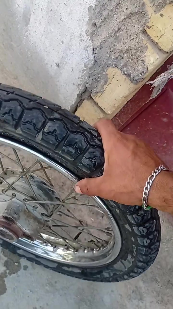 ويل خلفي نضيف سعره 25 هوه وتاير ماله ***********
كوت سفحه مقابيل شارع شيرازي
