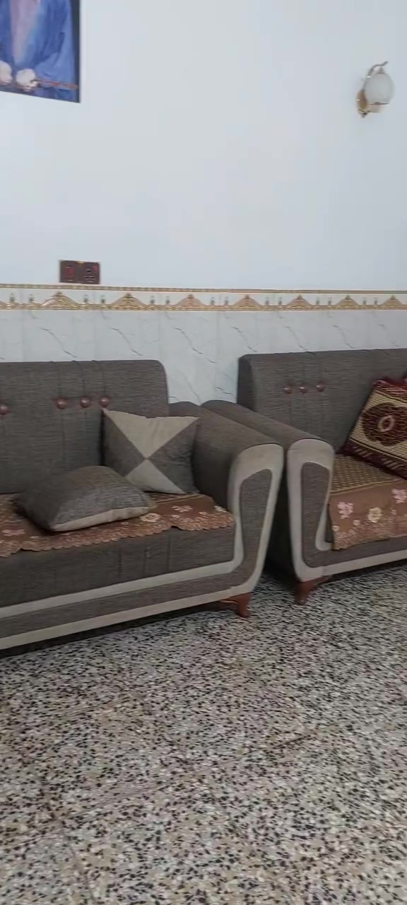 تخم مع طبلات للبيع سعرهن ٤٥٠ وبيهن مجال 
***********
