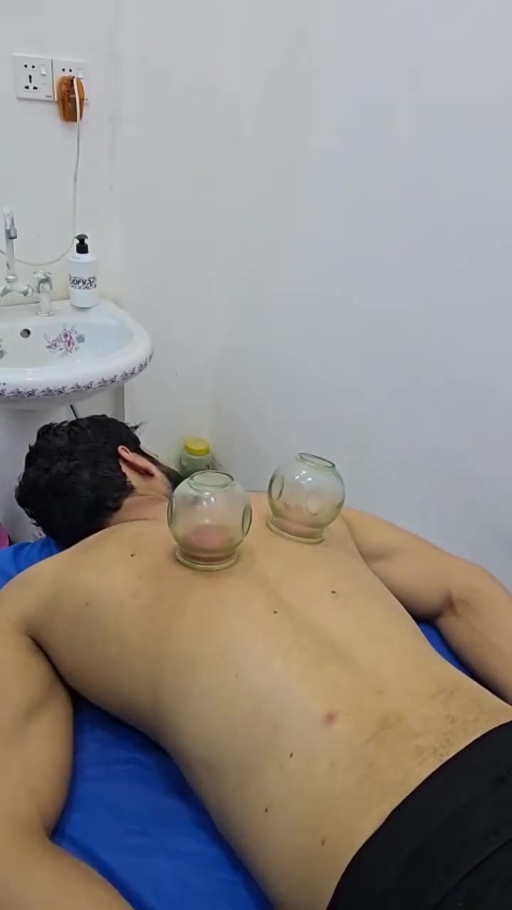 الحجامة الجافة النارية
اهم فوائدها
الاستشفاء العضلي. بالأخص للرياضيين خصوصاً بعد الإجهاد والتمارين 
 تخفيف بعض آلام العضلات والظهر والرقبة.
تقليل الإحساس بالشد والتصلب العضلي.
تساعد على الاسترخاء وتحسين الشعور العام.
التدليك بزيت المساج الخاص من الزنجيبل والشيح المفيد في فك التشنجات والاسترخاء استعمال الادوات الخشبية من خشب البامبو الغني بالفوائد
العنوان 
طريق ناحية صباغية مقابل جامع سويف
للاستفسار 
***********

