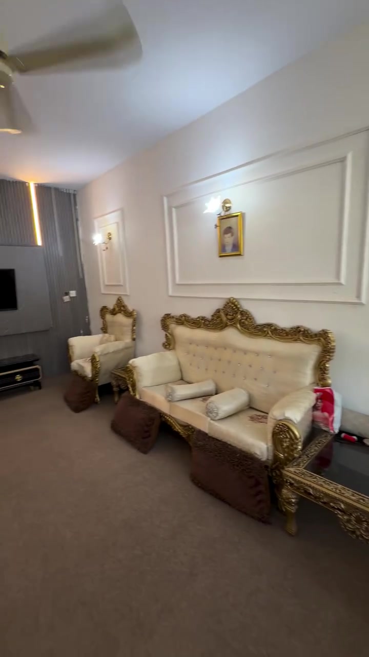 بيت للبيع في الزعفرانية شارع الكهرباء في حي السندباد 
المساحة 100متر ركن طابقين يحتوي على استقبال و 3غرف نوم وصحيات داخلية وخارجية والبيت مؤثث وكآمل أبيع مع الأثاث  ***********
