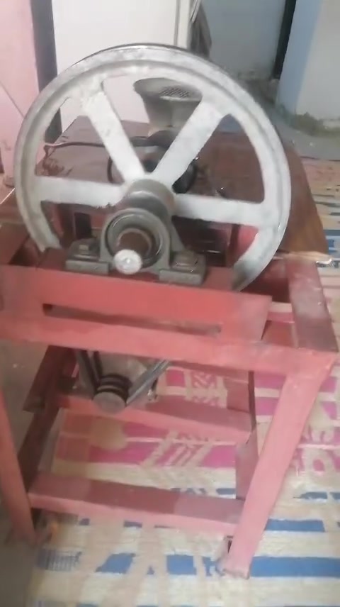 مثرامه لحم وفلافل جاهزه وجديده وشغاله بشكل ممتاز 
رجاءا لحد يواعدني ويكلي احذف المنشور وبالاخير ميجي 
السعر 200 اتصل غير متواجد ع الفيس ***********
