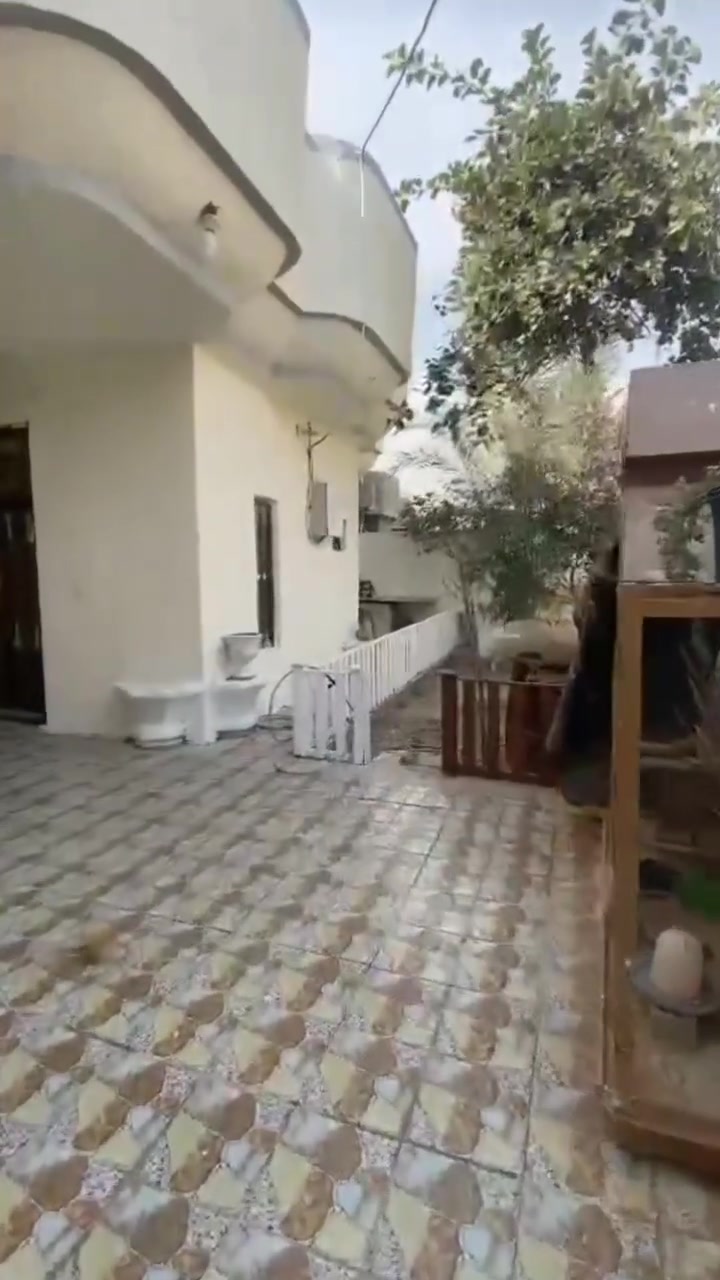 السلام عليكم

دار للبيع مساحه 300متر طابو صرف الموقع الحصوه الحولي حي الحسين

يحتوي البيت على غرف عدد 2 مساحه6×5. 4×5

مضيف مساحه7ونص ×5

هول مساحه 5×4

كليدور 3×2

مطبخ المساحه 5ونص ×4

ترك خلف البيت 7×3

وحديقه مساحه 3×8

وصاله مساحه كبيره

البيت ١كامل مجهز من ماء وكهرباء ومجاري بحيث بس تجيب غراضك وتسكن بي

للستفسار الاتصال على الارقام التاليه 

***********

***********
