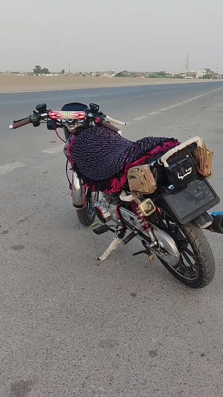 و سلام عليكم دراجه نامي برو هونزدا محرك 200 موديل24 مكينه كبس أوراق موجود كل عيب مابي سعر 800 وبي مجال قليل ***********
