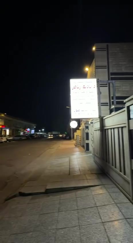 🏡 بيت للبيع في زيونة – الربيعي 🏡
📍 الموقع: بغداد – زيونة – الربيعي البيت موقع وشارع تجاري يصلح عيادات أو شركة موقع جار لصيدلية فيتامين
📐 المساحة: 165 متر مربع
📏 الواجهة: 5 متر
📏 النزال: 33 متر
🔹 تفاصيل العقار:
3 غرف نوم ماستر
صالة
مطبخ
6 خدمات
للاستفسار ع رقم *********** / ***********
