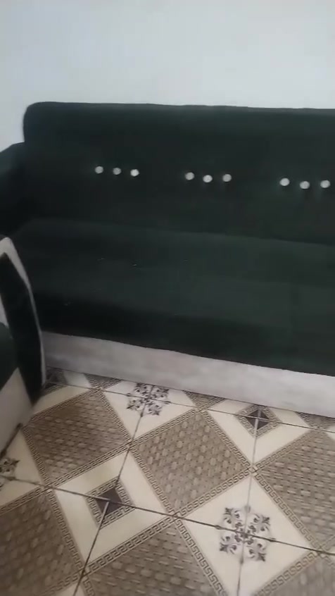 .تخم قنفات خمس مقاعد 2 كراسي و2 ثلاثايات و2 ثنائيه نضيفات اي خلل مابيهن.
السعر 225 وبيه مجال
***********
