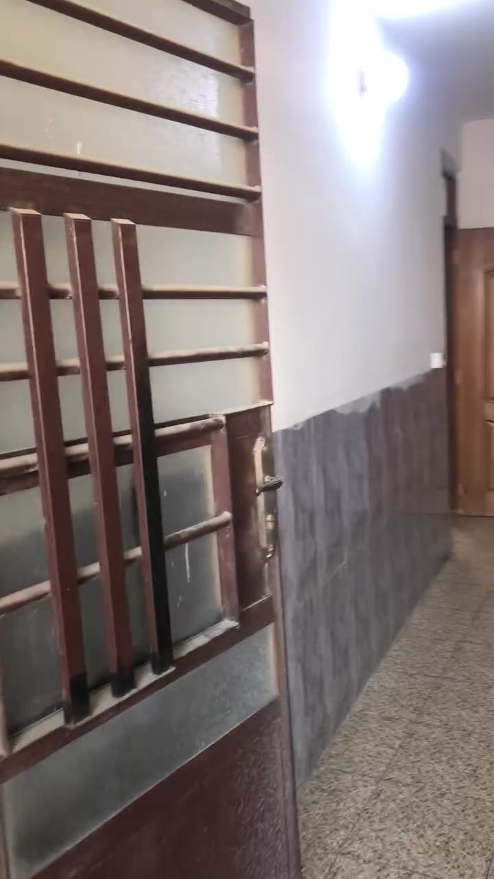 سلام عليكم يوجد شقه للايجار تحتوي على صاله مطبخ غرفه نوم موقع حي الجامعه شارع ٦٦ خدمات واصله سعر ٣٥٠ الف الاستفسار مكتب ابو احمد للعقار ***********
