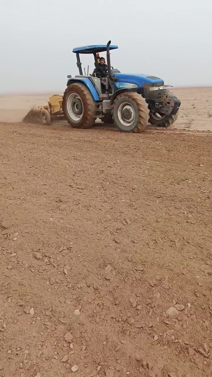 السلام عليكم نيو هولاند للبيع 150 نص كهرب كله شرط المكان موصل رقم اربيل ‏‪***********‬‏
