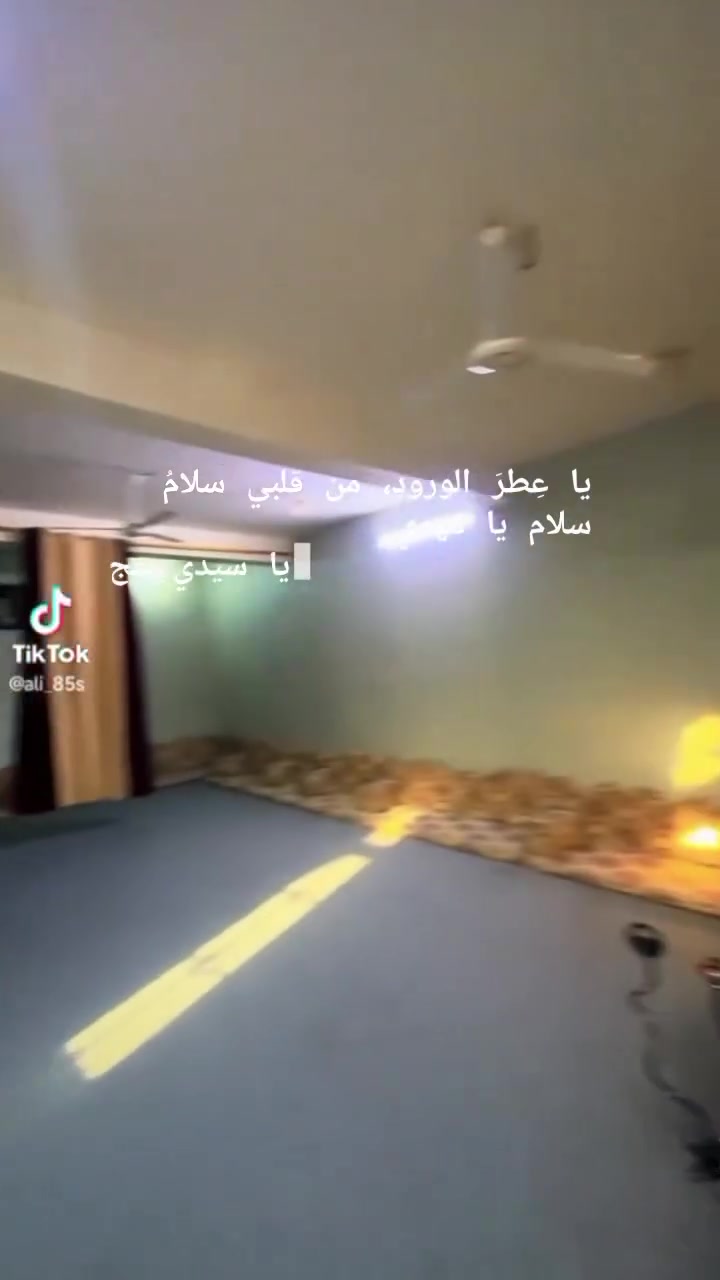 بيت اجار اجار مساحه 300 العنوان بلد السيد مقابل الصناعيه يحتوي على ثلاث غرف وهول ومطبخ وصحيات خارجيه وداخليه سعر الايجار 500 شامل الكهرباء والماء الاتصال ***********
